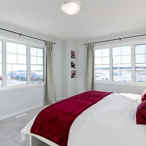 Holiday home New With Ac, Patio And Netflix Calgary