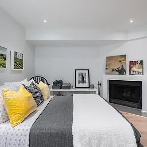Homestay Modern Design Toronto